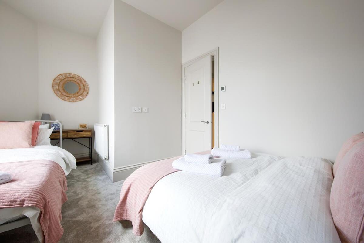 Panoramic Sea Views In Beachfront Apt W Balcony Bognor Regis Ngoại thất bức ảnh