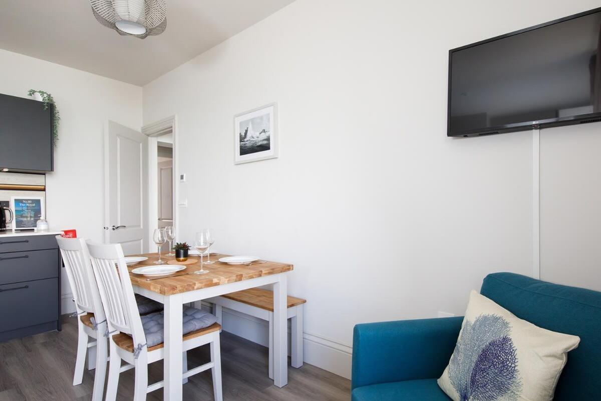 Panoramic Sea Views In Beachfront Apt W Balcony Bognor Regis Ngoại thất bức ảnh